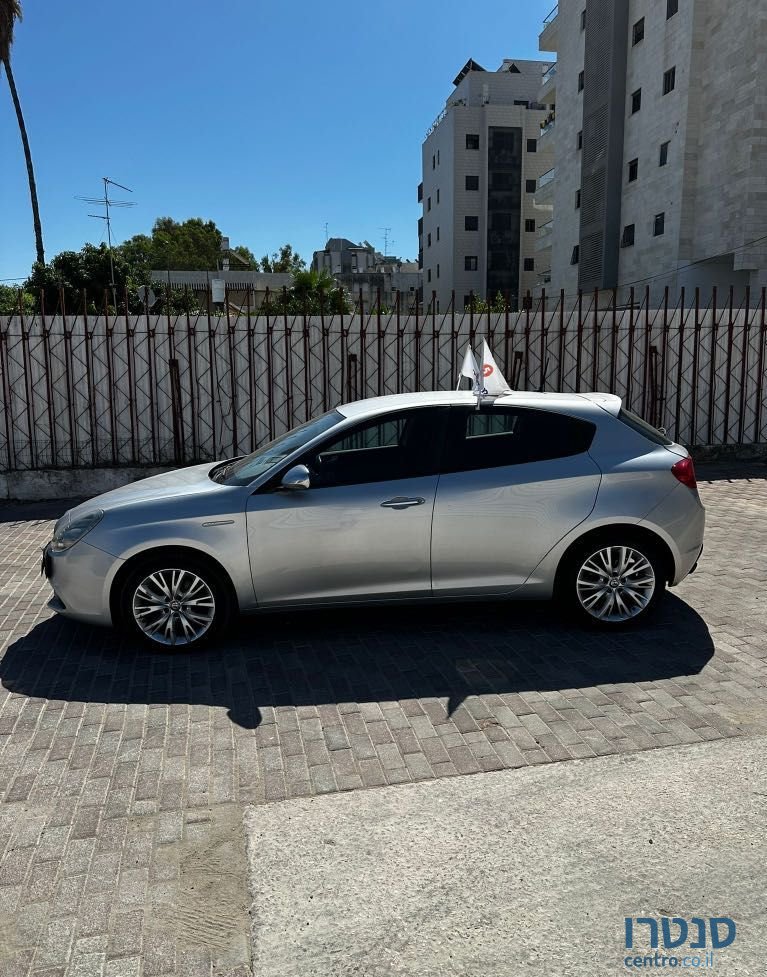 2017' Alfa Romeo Giulietta אלפא רומיאו ג'ולייטה photo #3