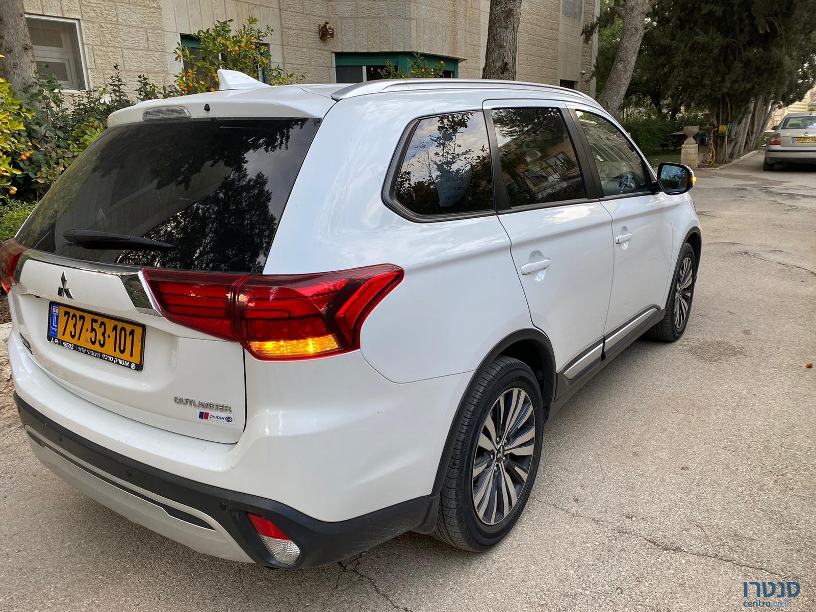 2019' Mitsubishi Outlander Instyle photo #6