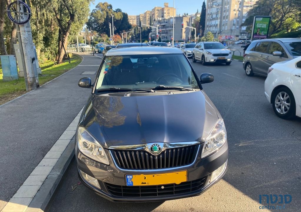 2011' Skoda Fabia סקודה פאביה photo #2