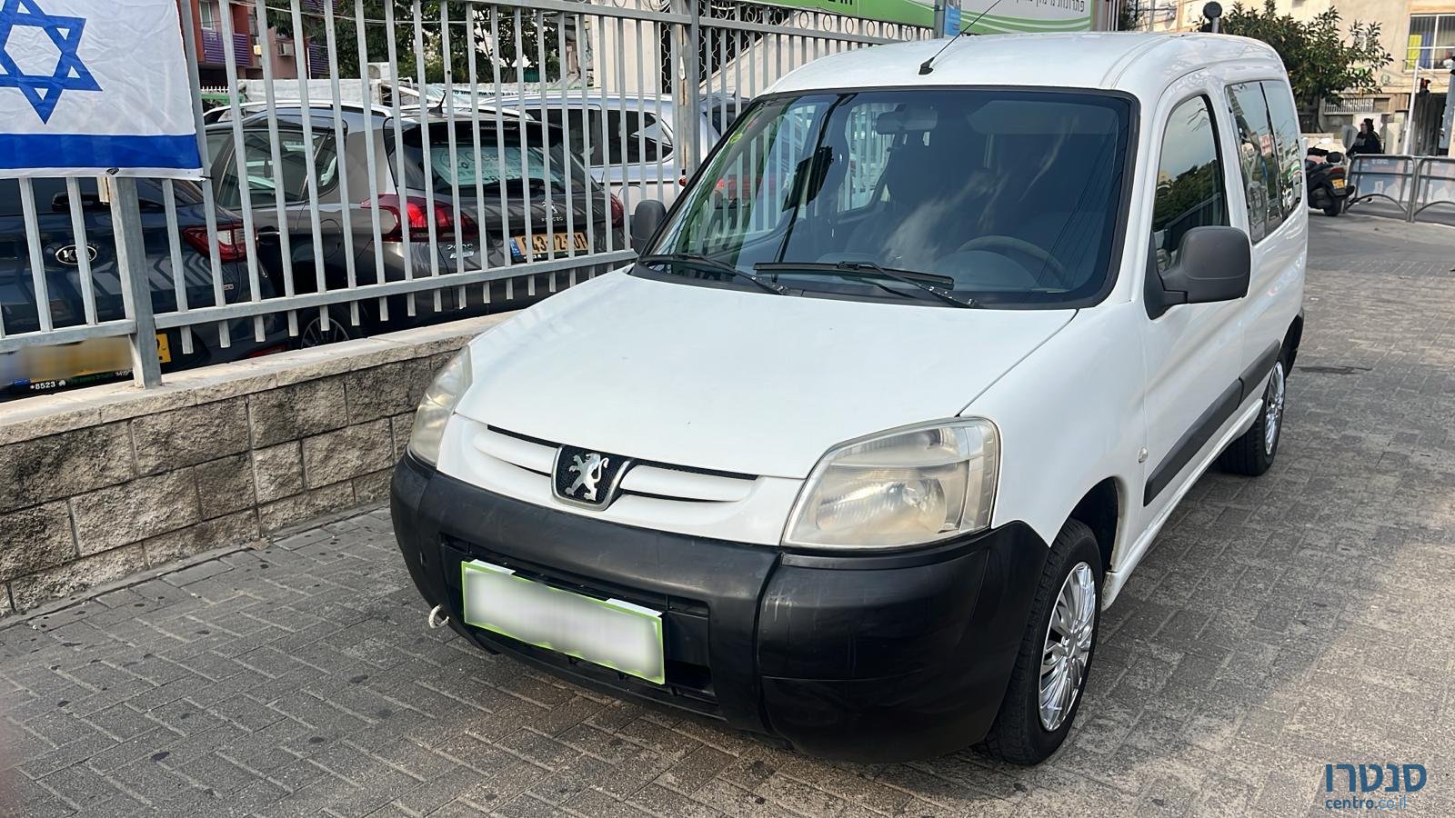 2012' Peugeot Partner photo #2