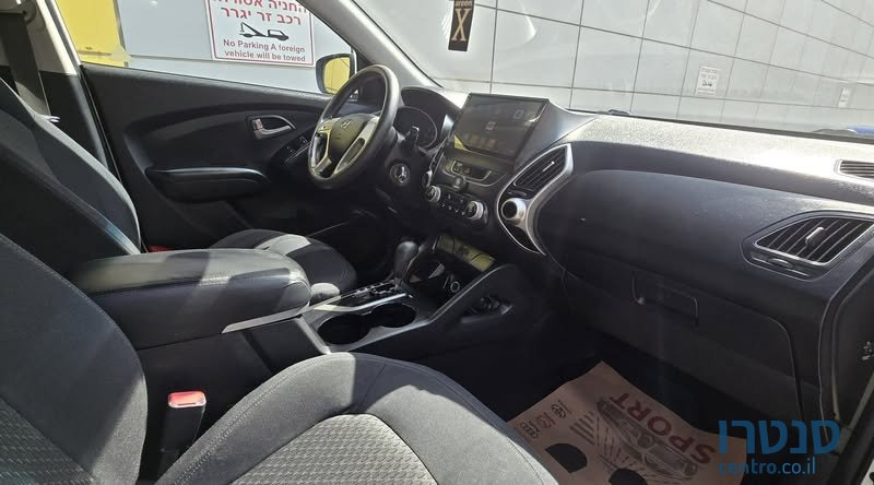 2011' Hyundai ix35 photo #6