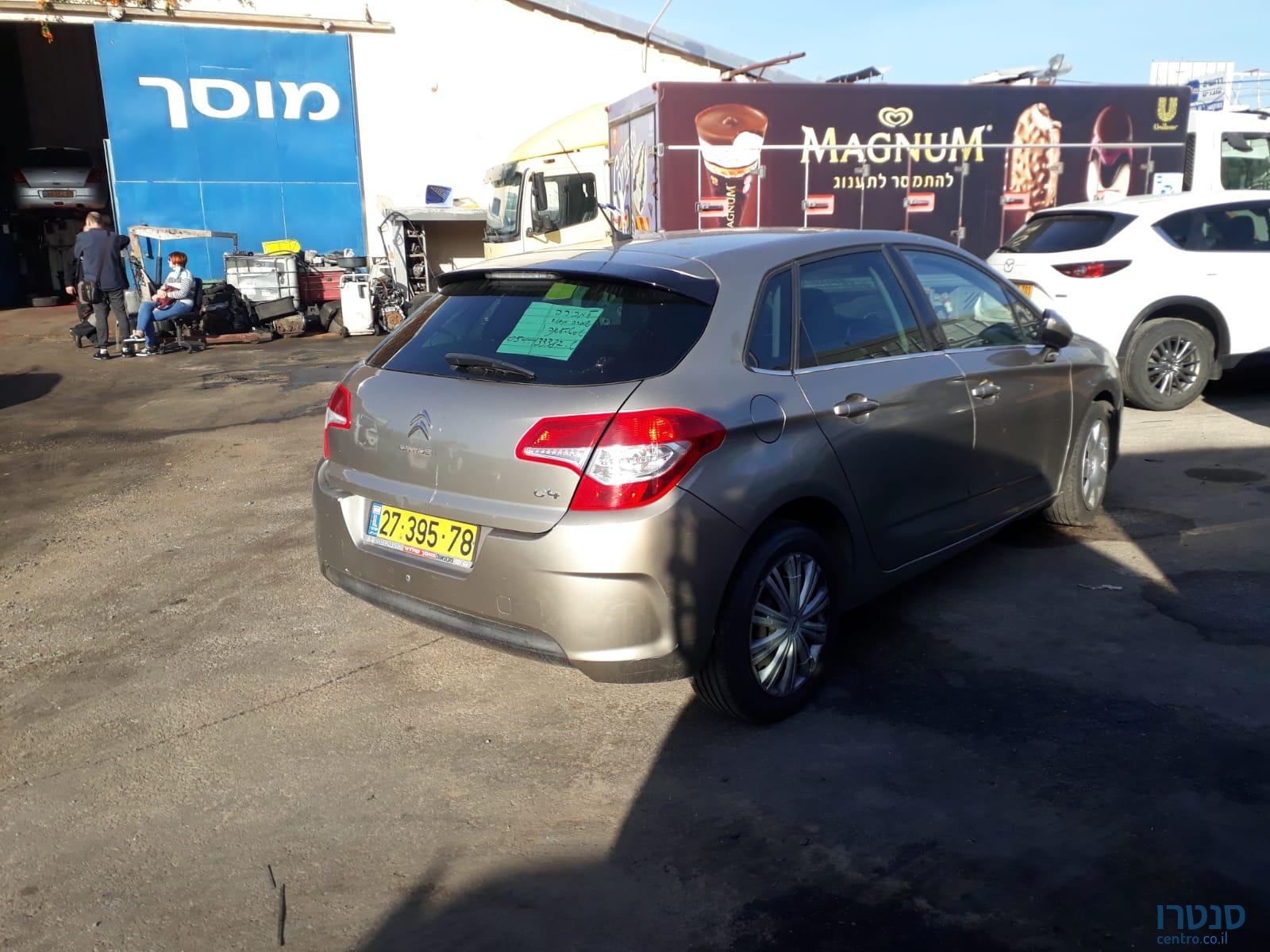 2011' Citroen C4 photo #3