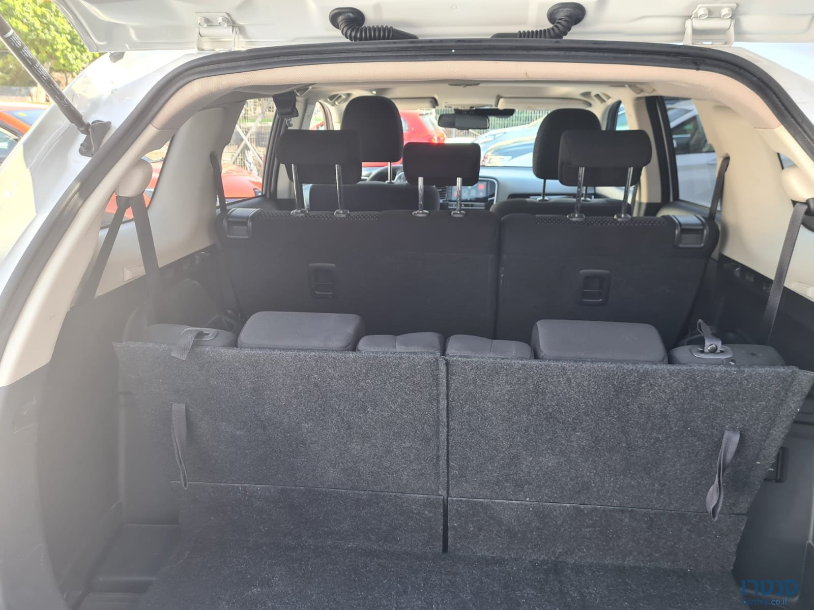 2019' Mitsubishi Outlander photo #6