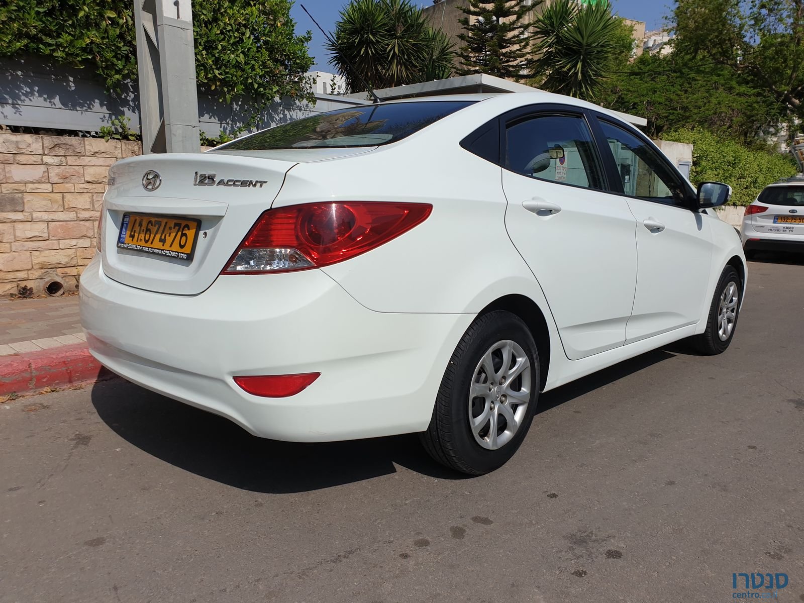 2011' Hyundai i25 photo #3