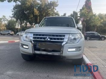 2017' Mitsubishi Pajero מיצובישי פג'רו photo #1