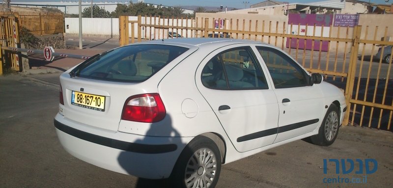 2001' Renault Megane photo #2