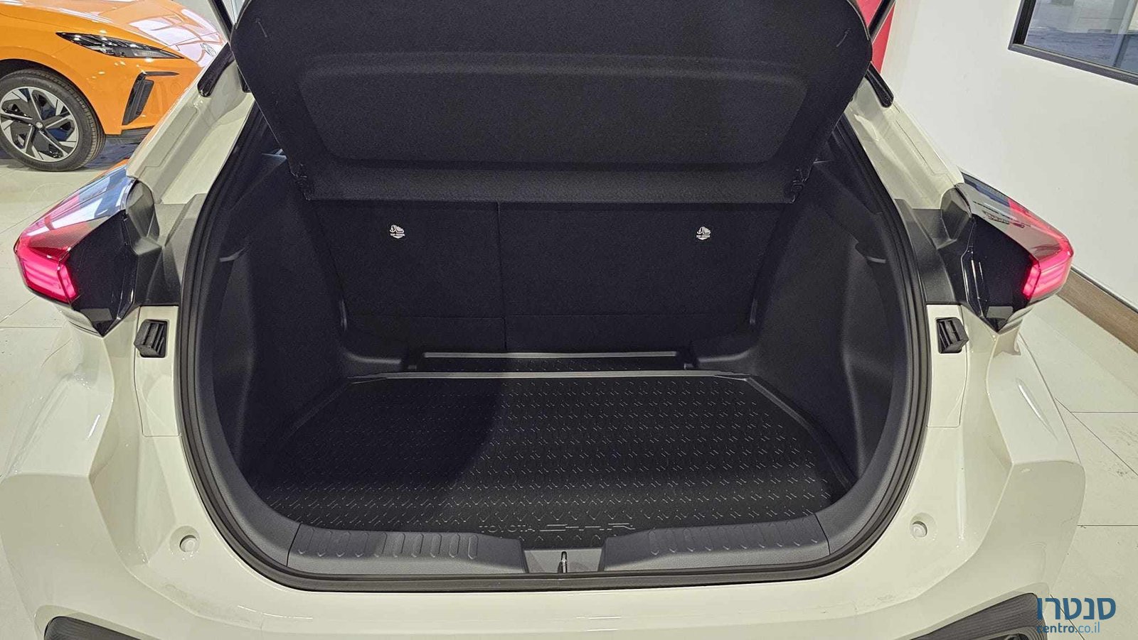 2025' Toyota C-HR photo #5