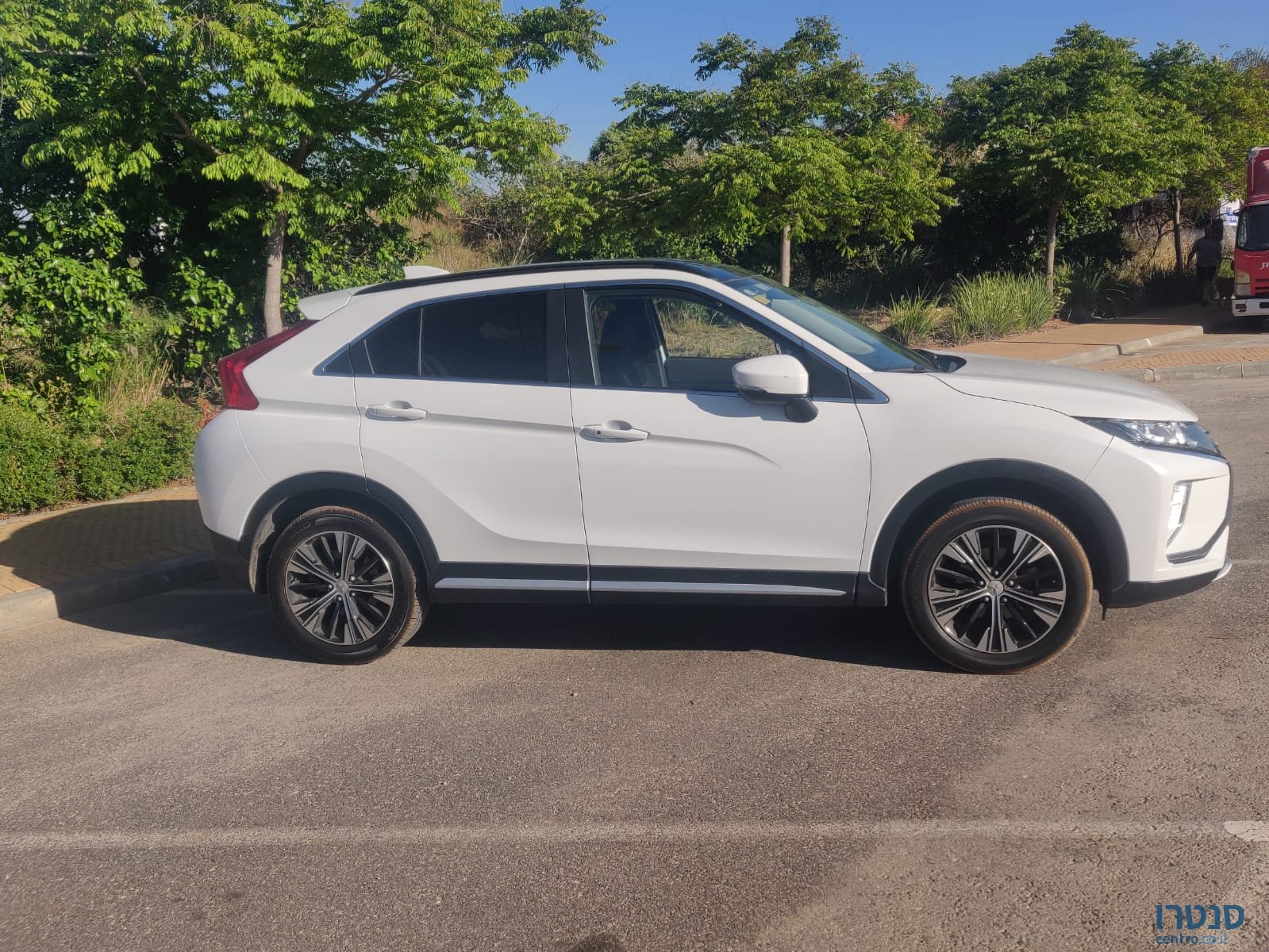 2020' Mitsubishi Eclipse Cross photo #2