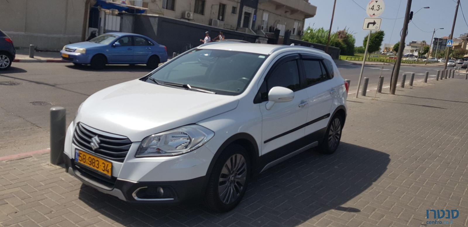 2015' Suzuki SX4 Krossover photo #3