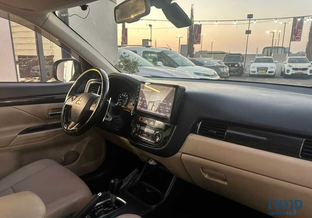 2016' Mitsubishi Outlander מיצובישי אאוטלנדר photo #3