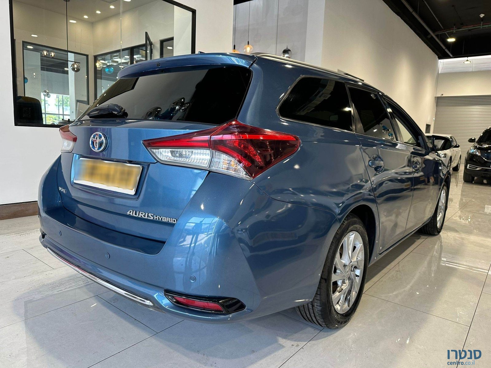 2016' Toyota Auris photo #3