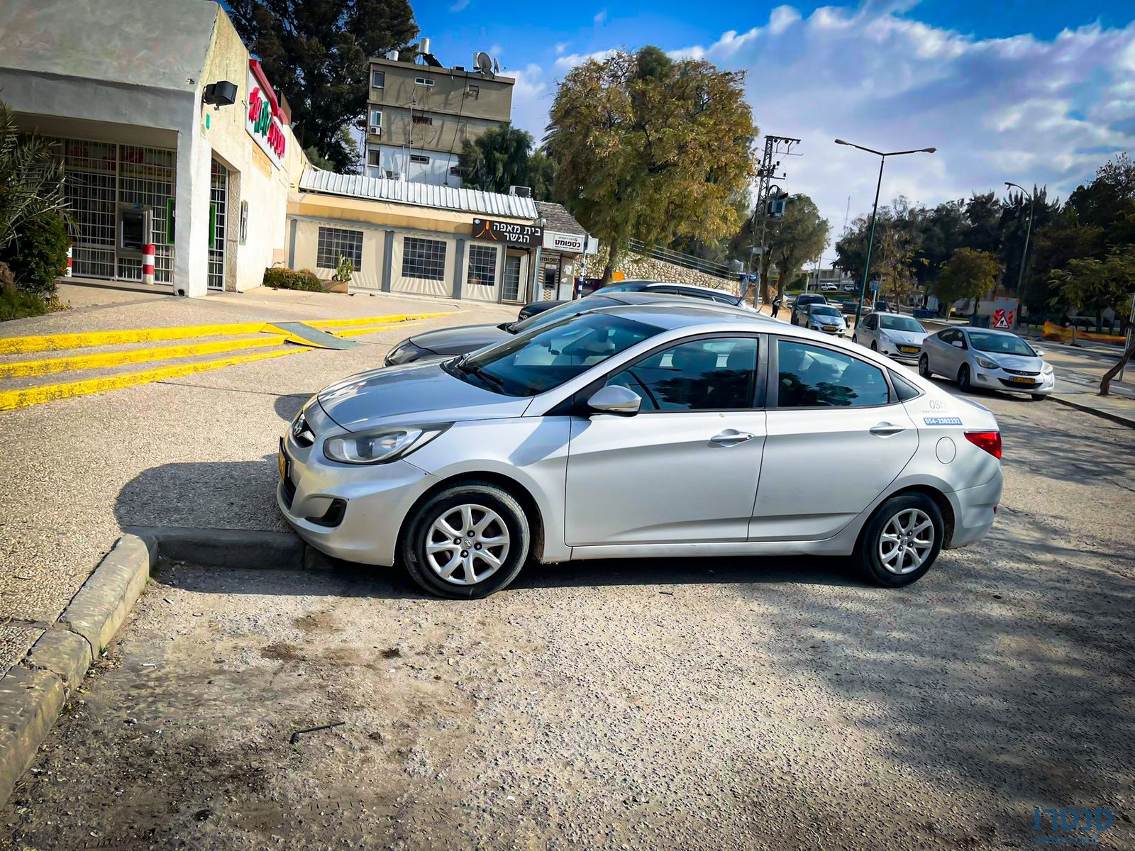 2013' Hyundai i25 יונדאי photo #1