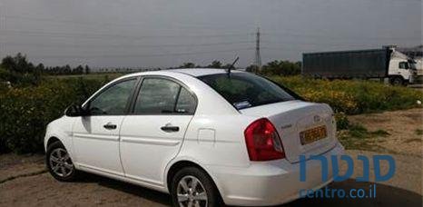 2010' Hyundai Accent photo #2