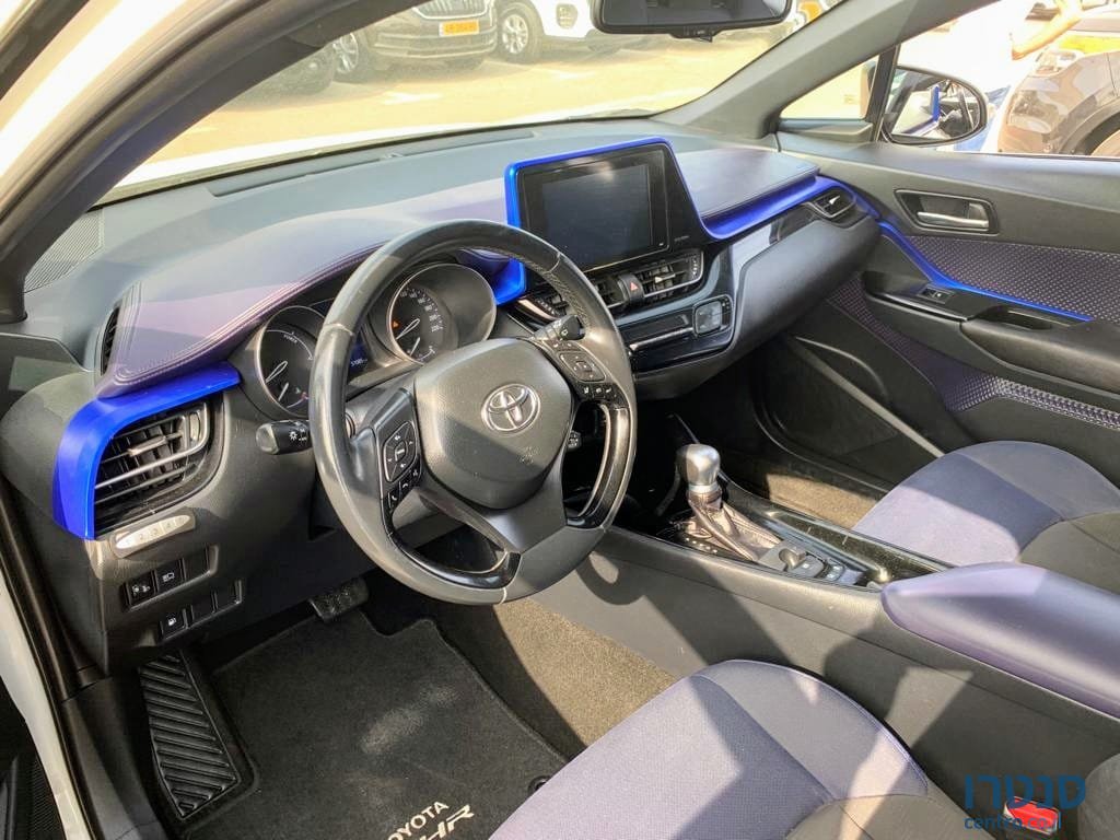 2017' Toyota C-HR photo #3