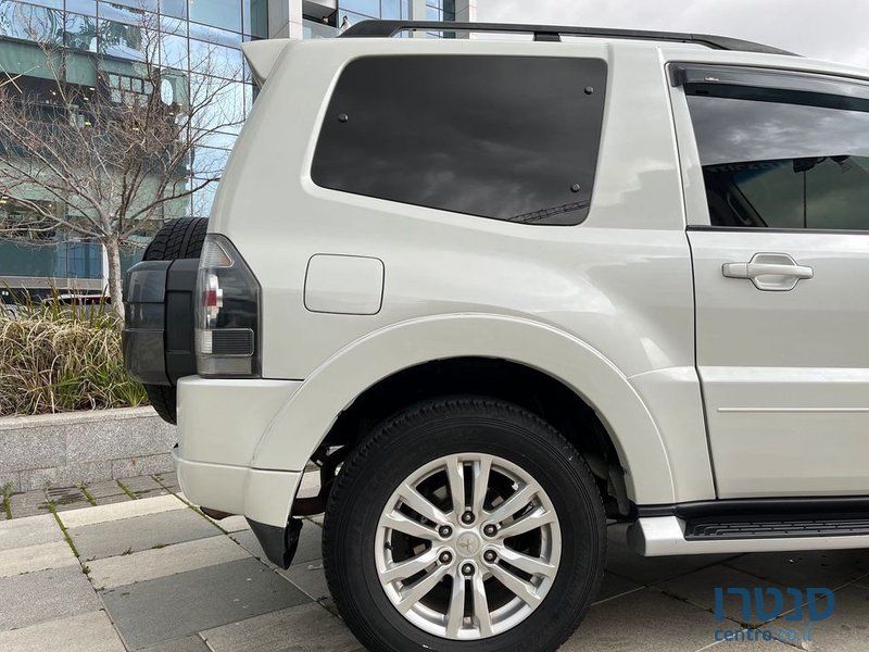 2018' Mitsubishi Pajero מיצובישי פג'רו photo #6