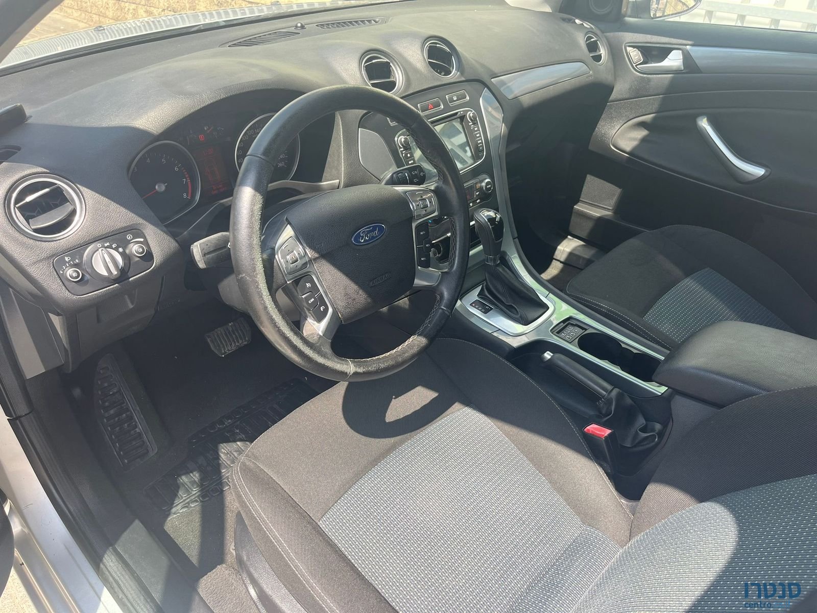 2014' Ford Mondeo photo #4