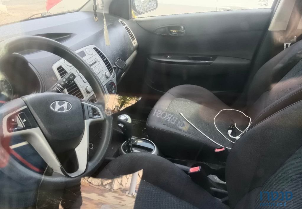 2010' Hyundai i20 יונדאי photo #2