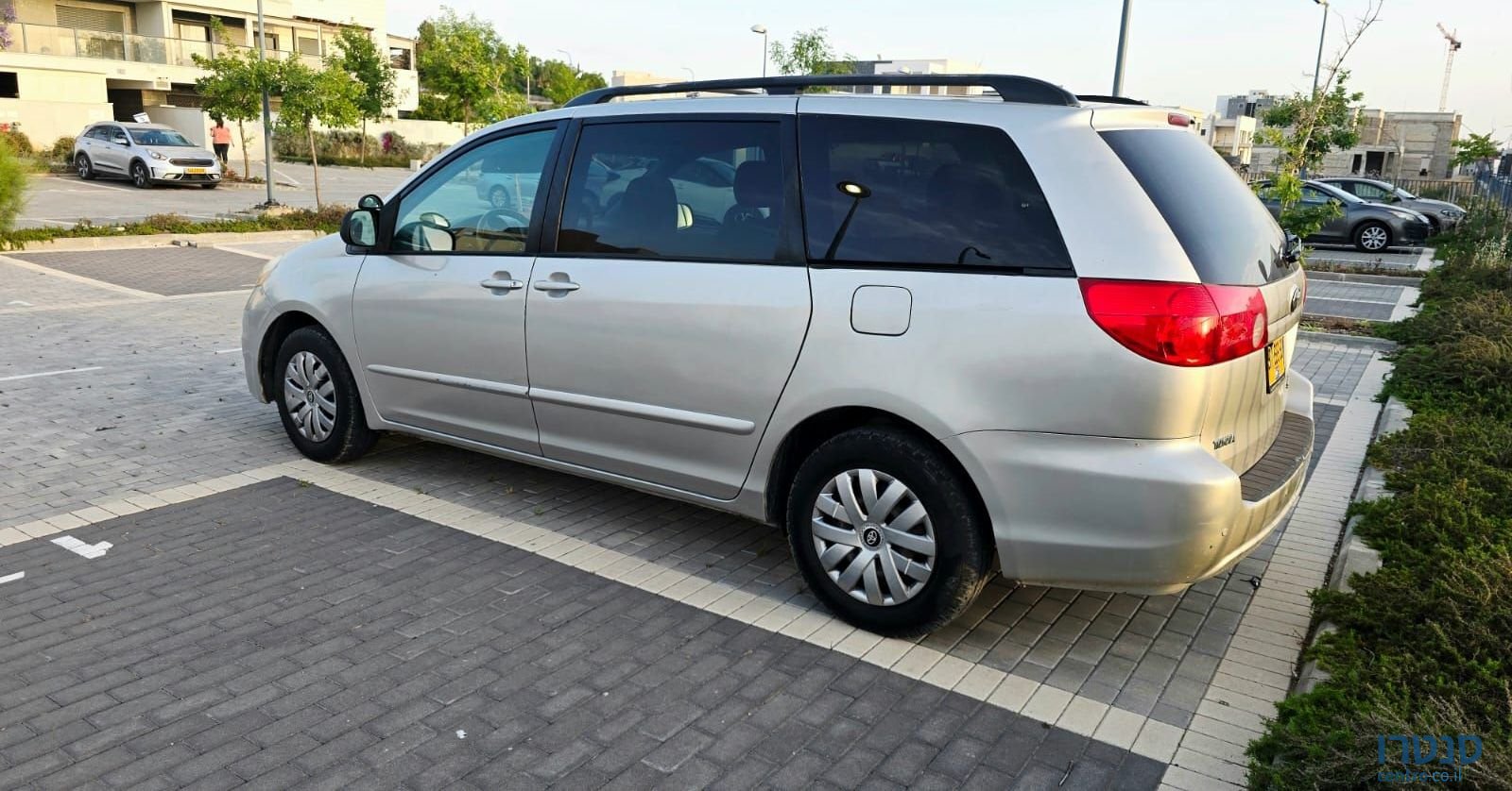 2010' Toyota Sienna טויוטה סיינה photo #3