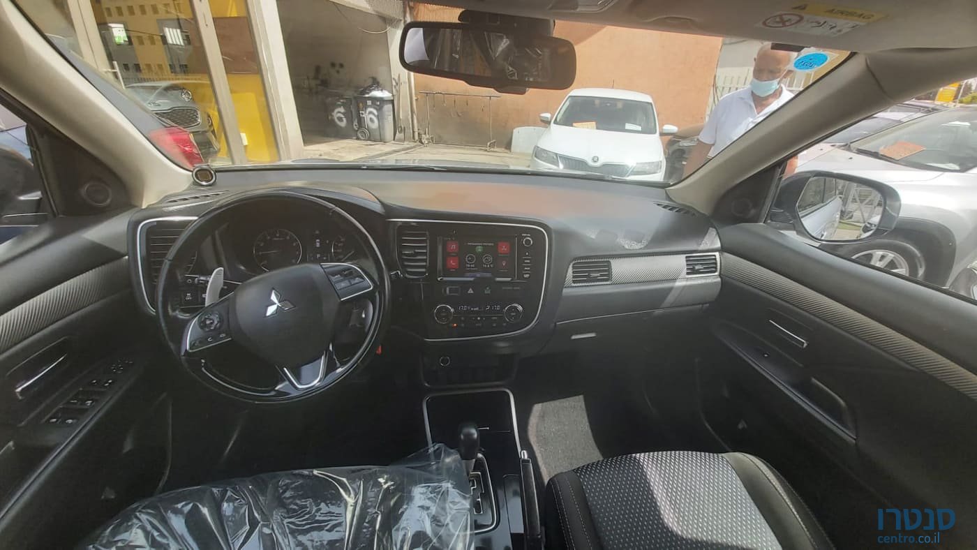 2018' Mitsubishi Outlander photo #3