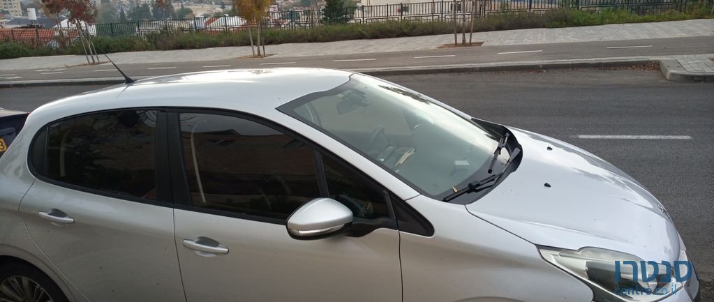 2016' Peugeot 208 פיג'ו photo #3