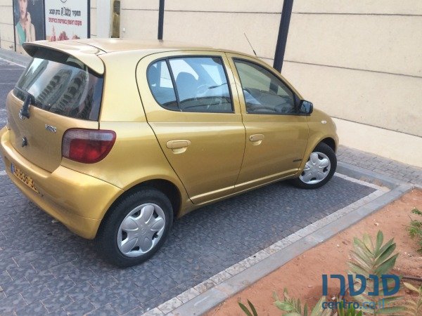 2002' Toyota Yaris photo #2