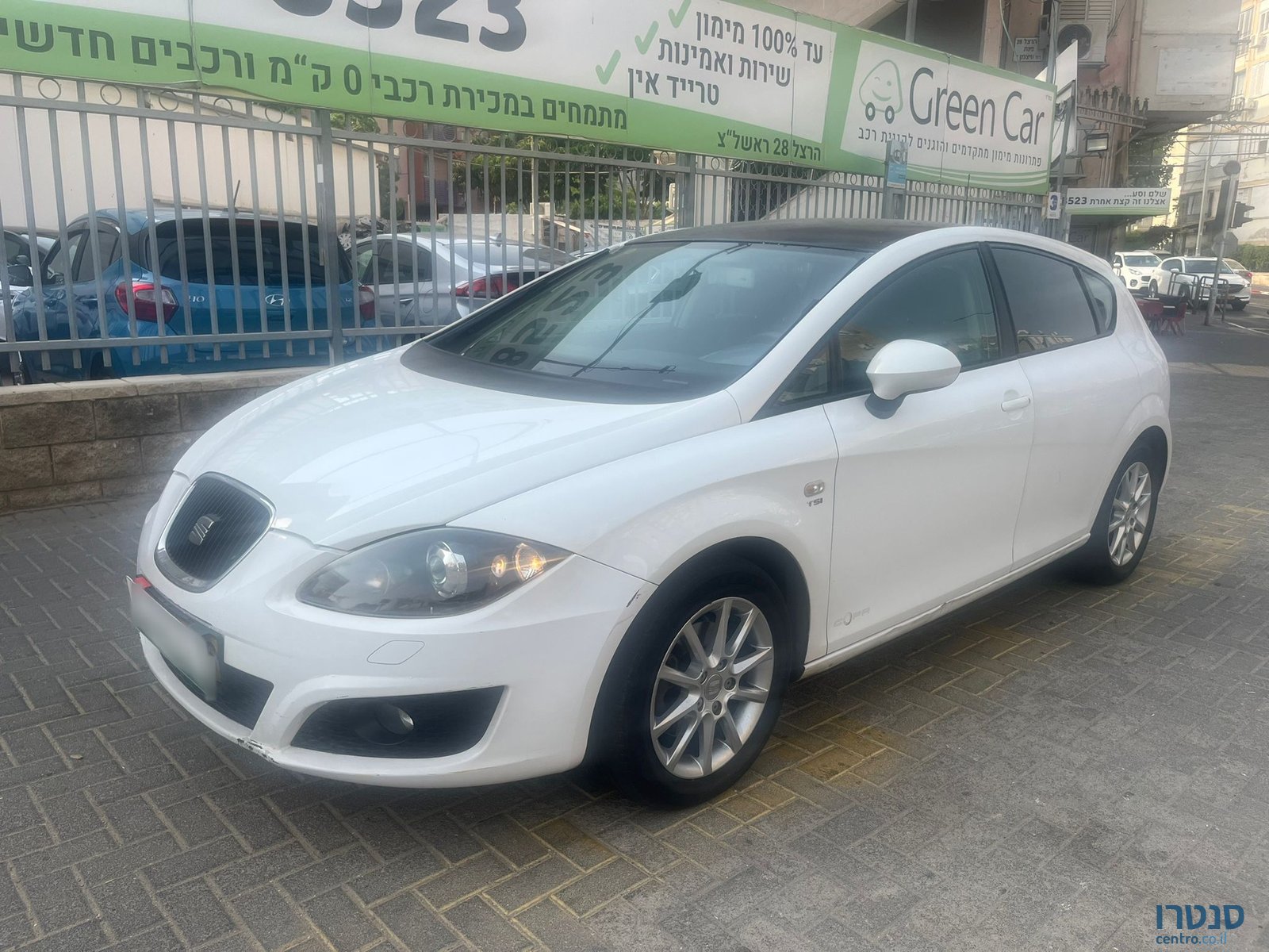 2012' SEAT Leon photo #1