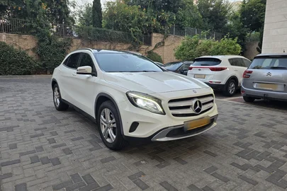 2016' Mercedes-Benz GLA 200