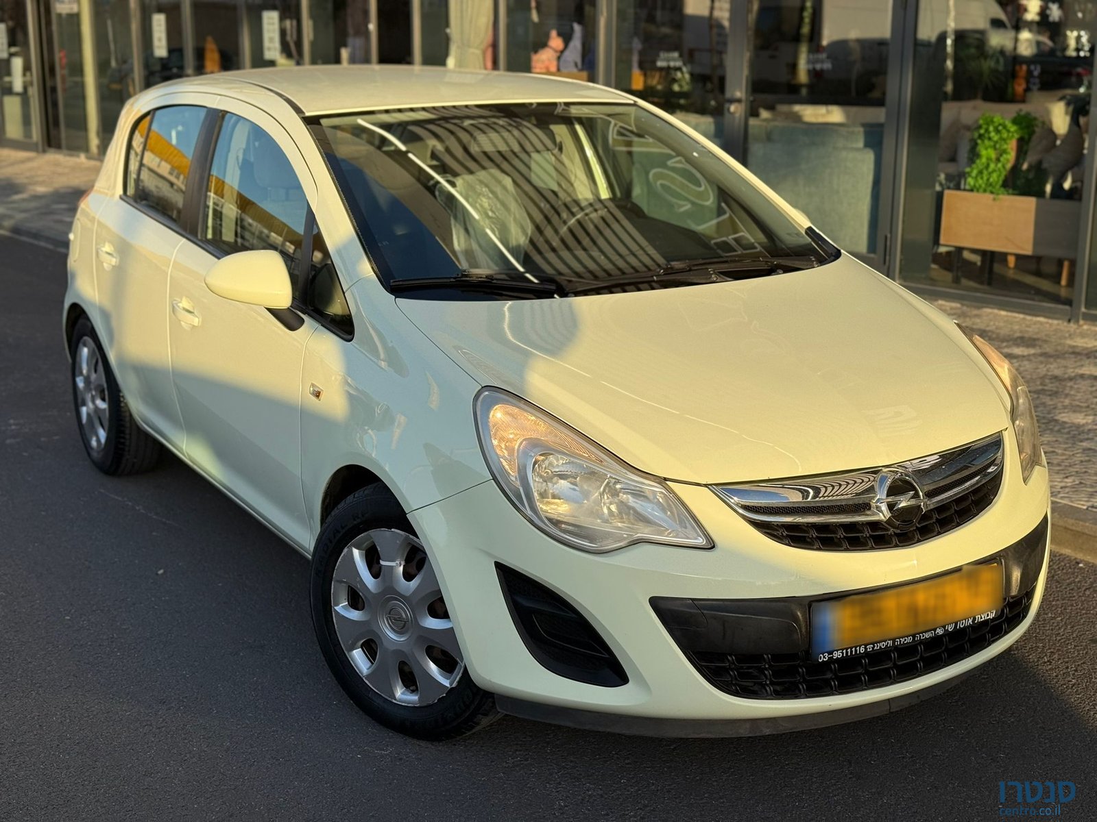 2013' Opel Corsa photo #1