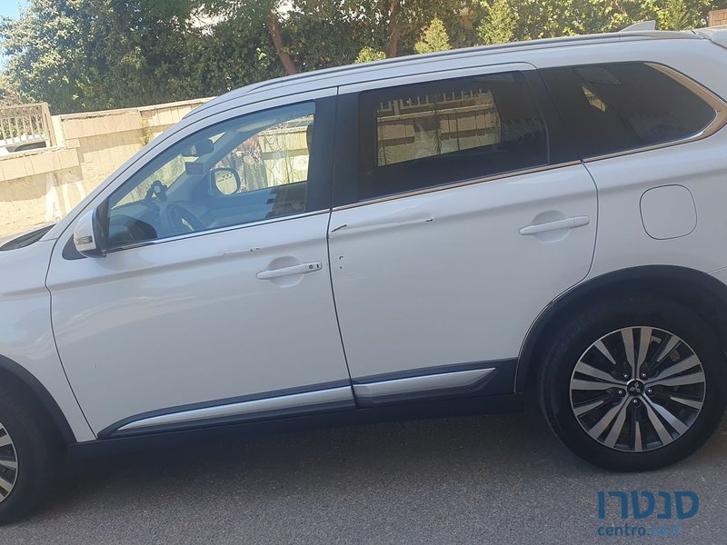 2019' Mitsubishi Outlander מיצובישי אאוטלנדר photo #4