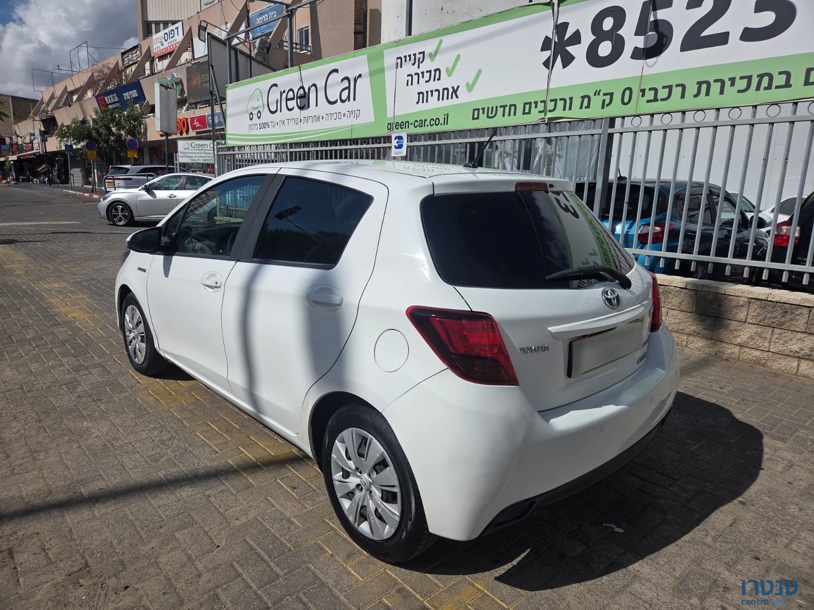 2017' Toyota Yaris photo #5