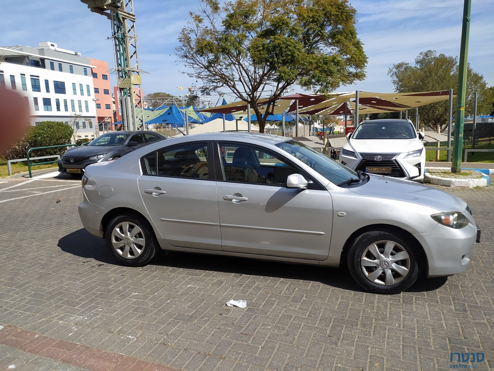 2008' Mazda 3 Activ photo #3