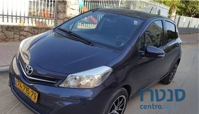 2012' Toyota Auris photo #1