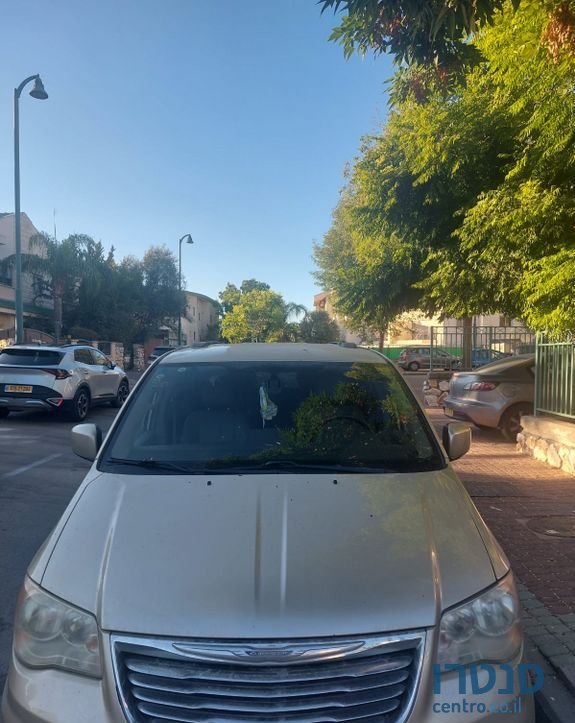 2011' Chrysler Grand Voyager קרייזלר גראנד וויאג'ר photo #3