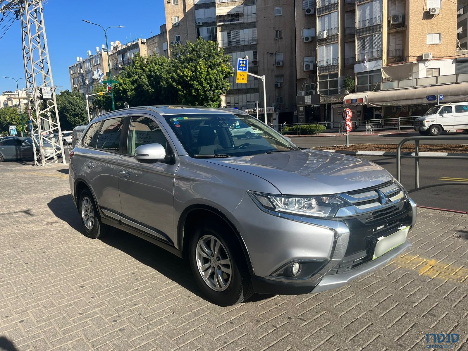2017' Mitsubishi Outlander photo #6
