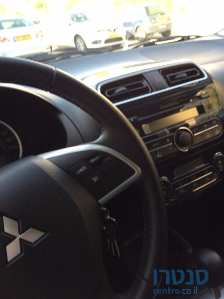 2015' Mitsubishi Space Star photo #2