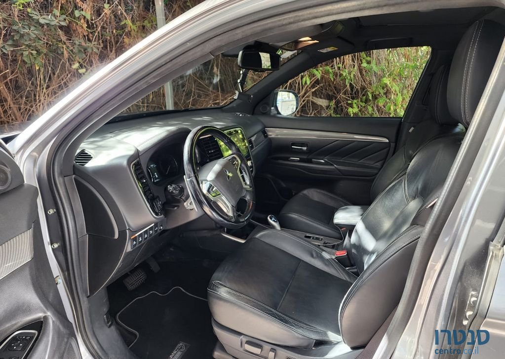 2020' Mitsubishi Outlander מיצובישי אאוטלנדר photo #3