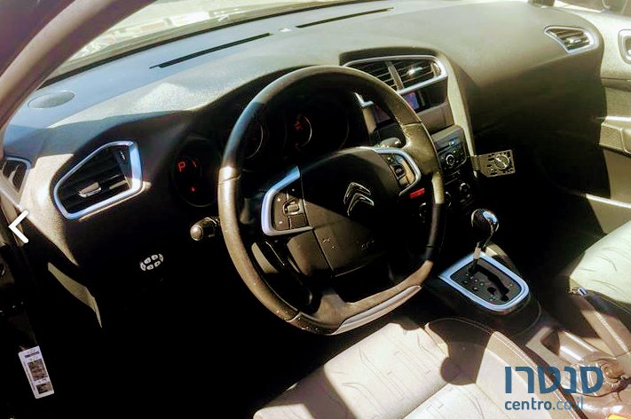 2012' Citroen C4 photo #3