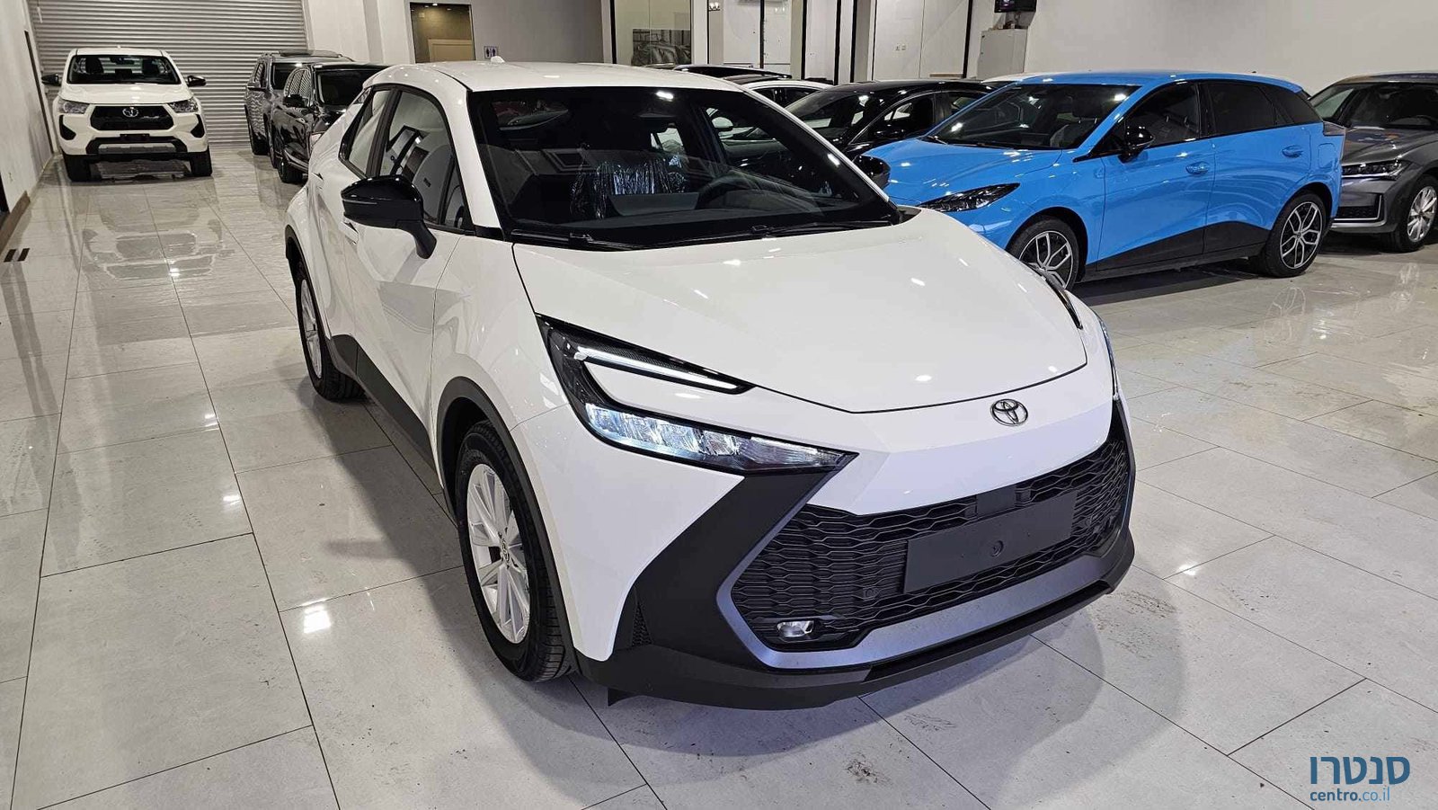 2025' Toyota C-HR photo #2
