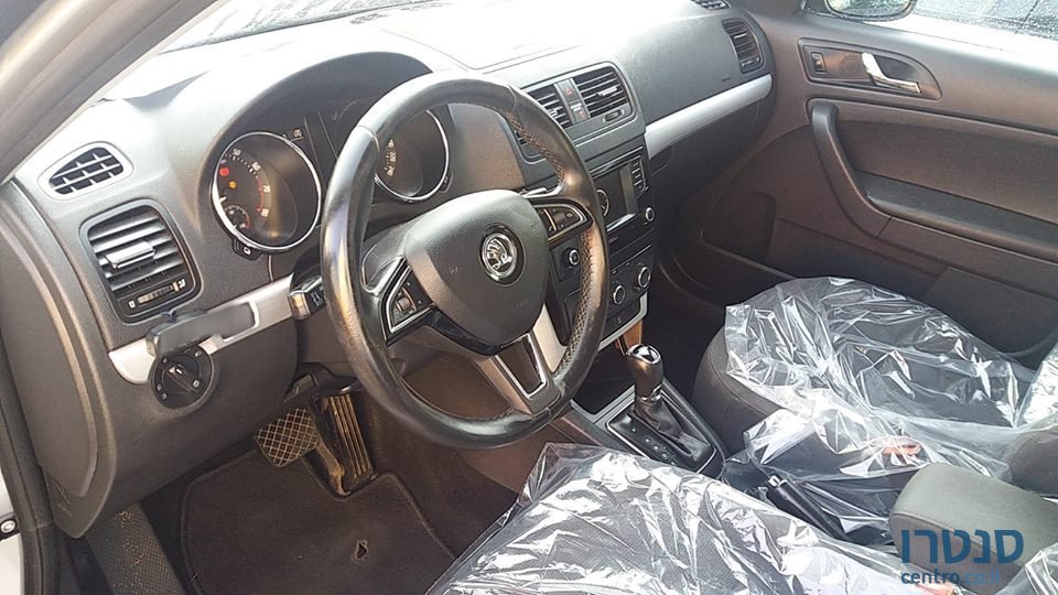 2012' Skoda Yeti photo #3