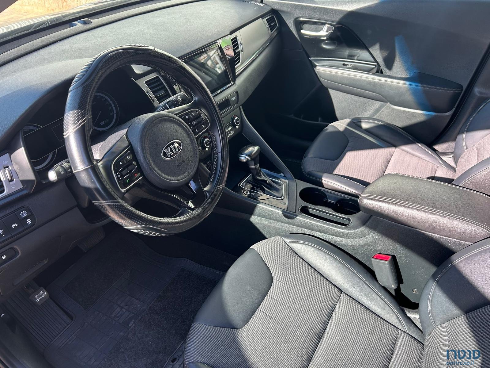 2018' Kia Niro photo #2