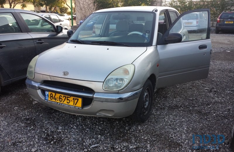 2000' Daihatsu Sirion photo #1