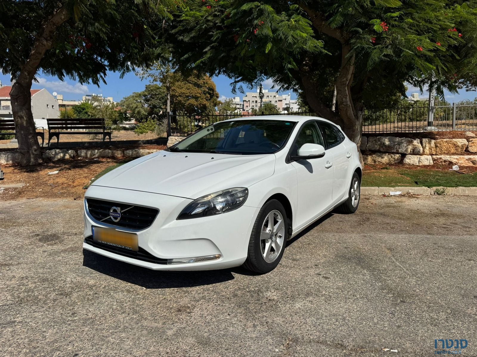 2016' Volvo V40 T3 photo #3