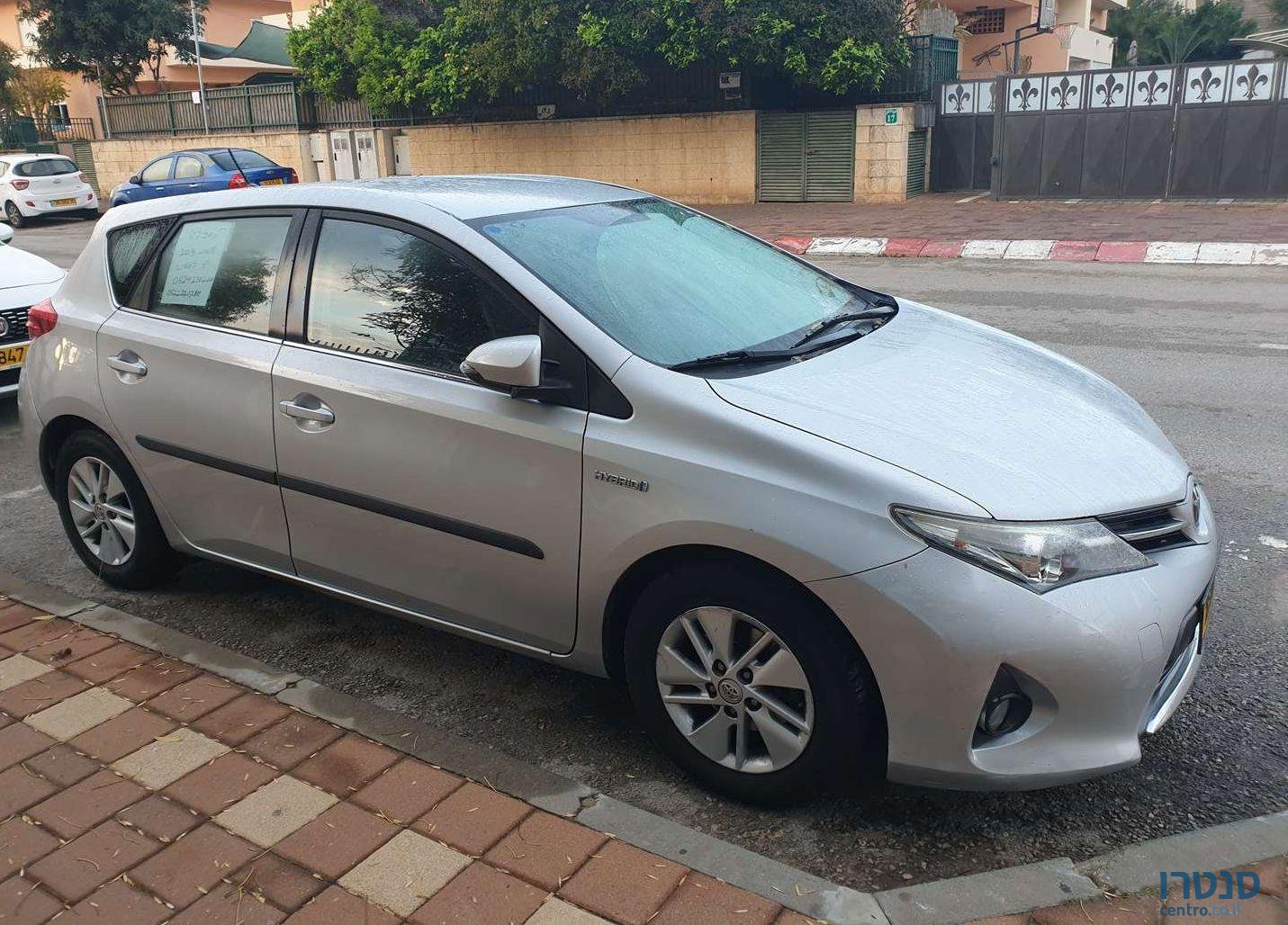 2013' Toyota Auris טויוטה אוריס photo #1