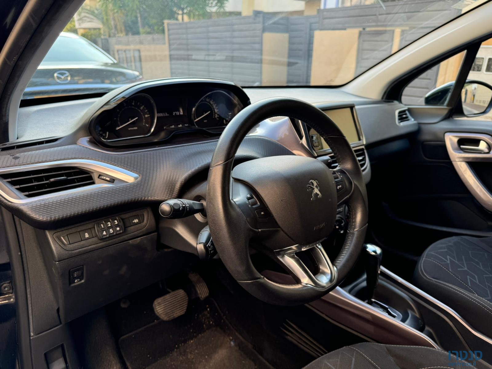 2015' Peugeot 2008 photo #5