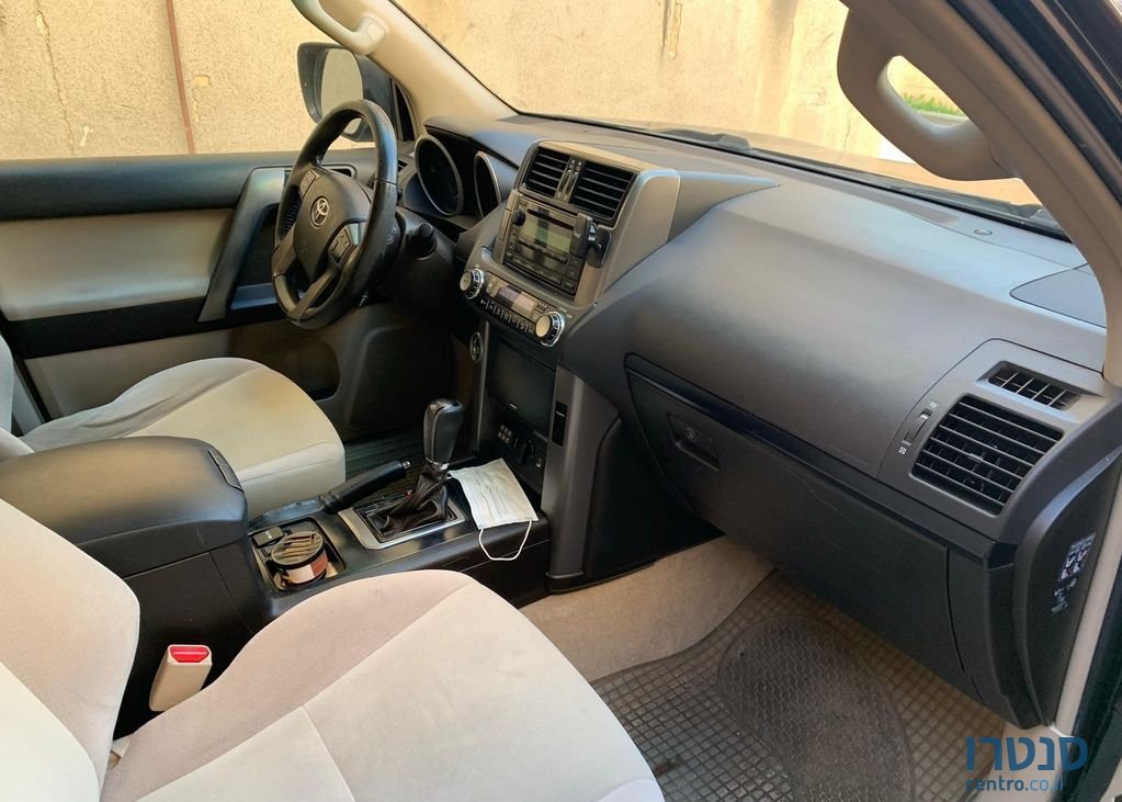 2010' Toyota Land Cruiser טויוטה לנד קרוזר photo #4