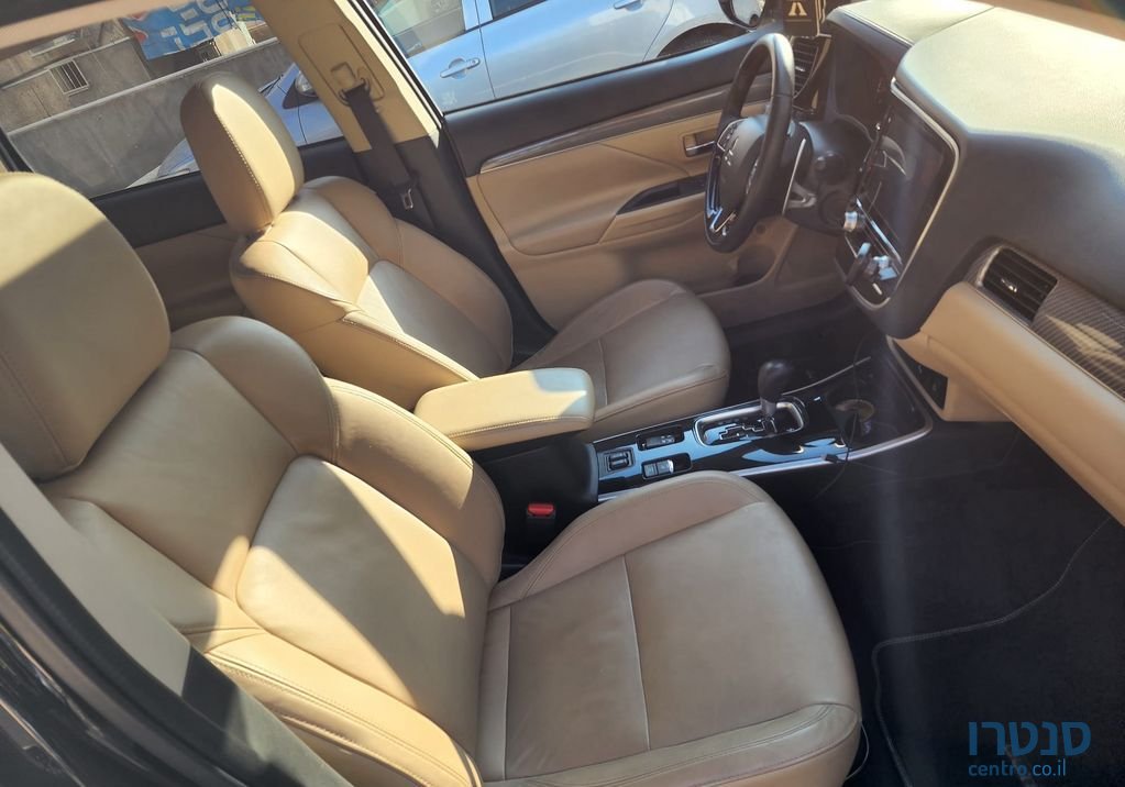 2020' Mitsubishi Outlander מיצובישי אאוטלנדר photo #5