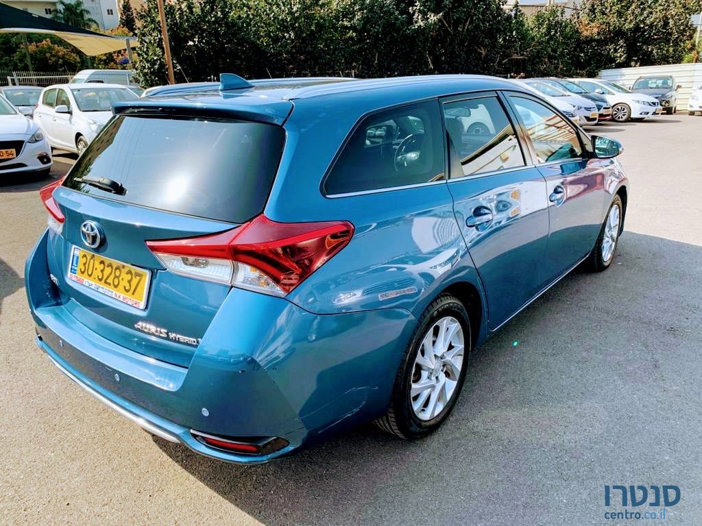 2016' Toyota Auris photo #2