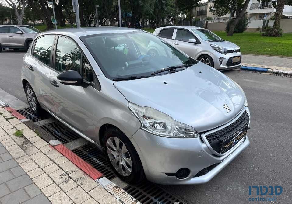 2013' Peugeot 208 פיג'ו photo #2