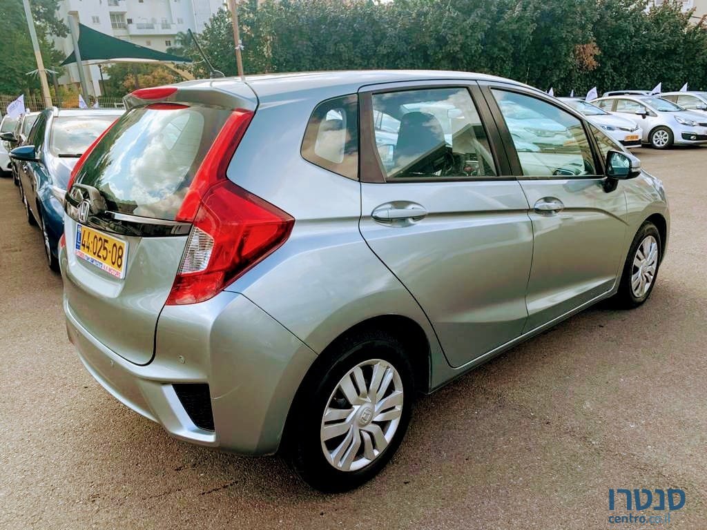 2016' Honda Jazz photo #3