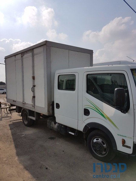 2010' Nissan photo #1